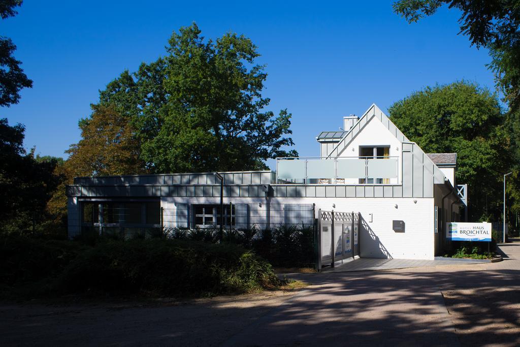 Hotel Haus Broichtal Alsdorf Buitenkant foto